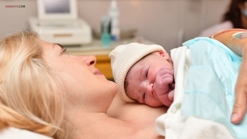 ninidata.com | تماس پوست به پوست نوزاد و مادر در ثانیه های اول تولد ،نکات مهم و فواید تکاملی